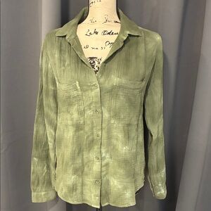Cloth & Stone Sage Green Button-Up Top